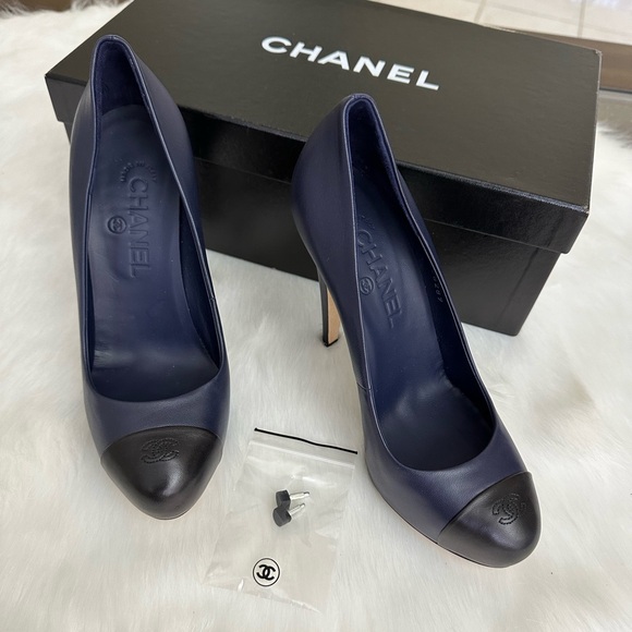 Auth Chanel Heels 👠 Excellent condition - Picture 4 of 17